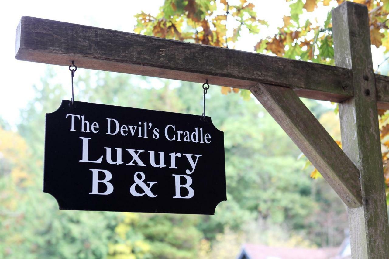 Hotel The Devils Cradle Farnham  Exterior foto